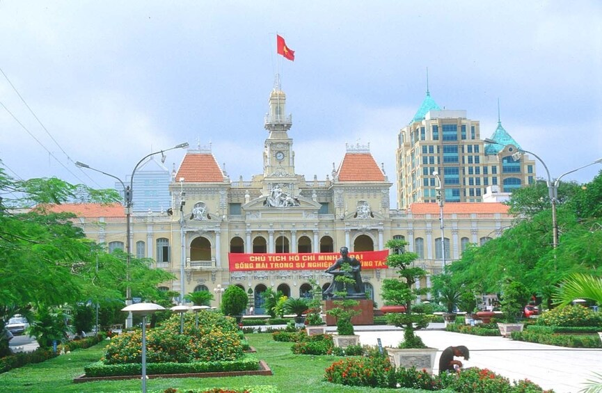 Landscape day view of the Hồ Chí Minh City Hall