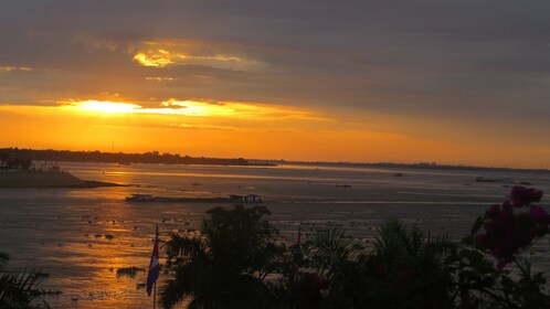 Zonsopgang bij het Tonle Sap meer in Siem Reap