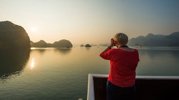 Halong Luxury 1-day Visit Surprise Cave