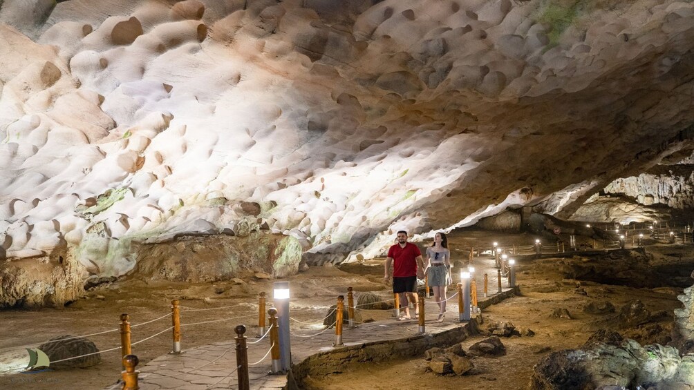 Halong Luxury 1-day Visit Surprise Cave