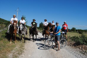 Cycling tour of the valley Sinjsko polje