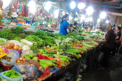 Tour di mezza giornata del lago Tonle Sap e del mercato vecchio di Siem Rea...