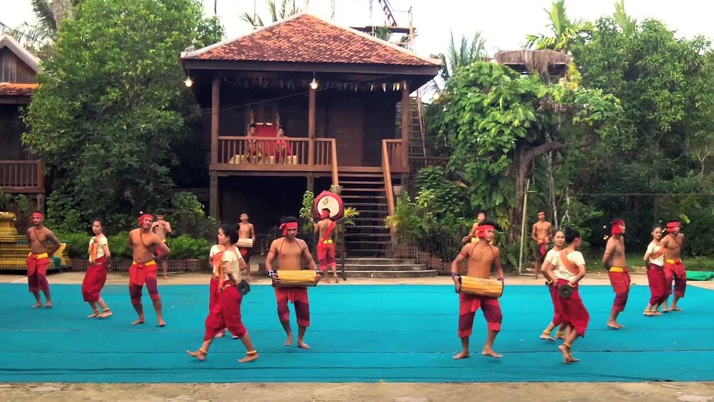 Traditional dancing at the 
Cambodian Cultural Village in Siem Reap
