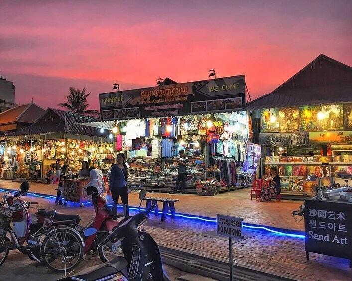 Siem Reap Night Market and Fish Massage Tour