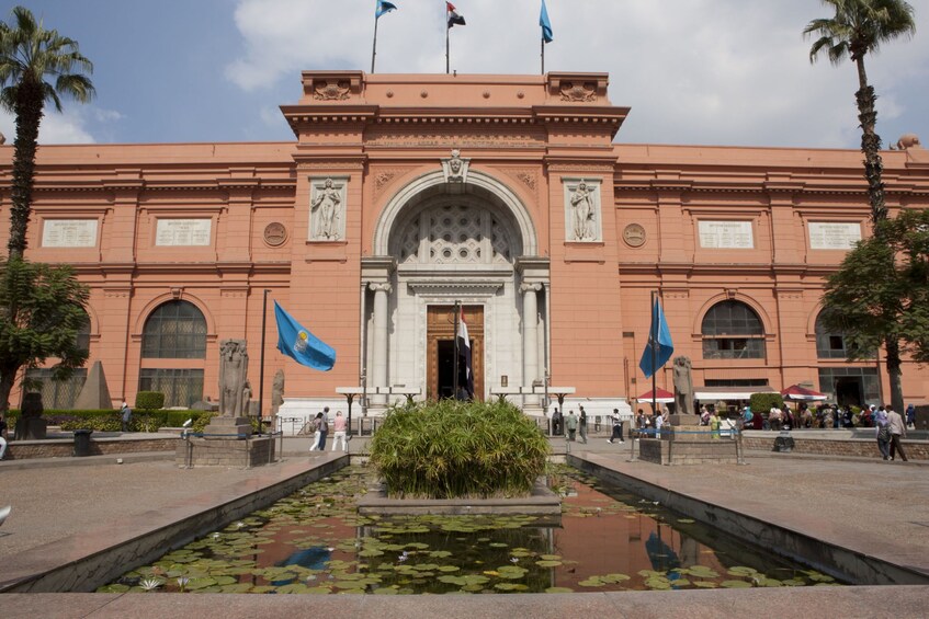 Private Tour to Pyramids, The Egyptian Museum and Khan Khalili Bazaar 
