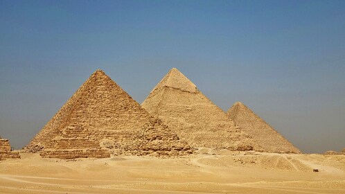 Pyramides, musée égyptien, bazar et dîner-croisière sur le Nil.