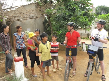 Explorador en bicicleta de medio día por la ciudad de Luang Prabang, declar...