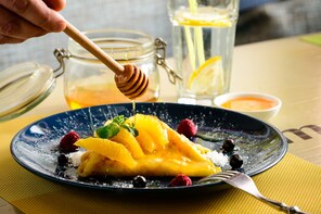 Traditional Russian Pastry Class with Tea in St. Petersburg