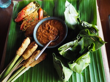 Ubud: Traditional Balinese Cooking class and market tour