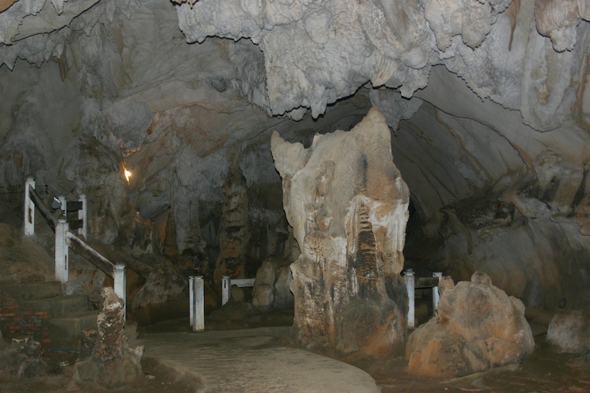 Tham Xang (Elephant Cave) in Vang Vieng