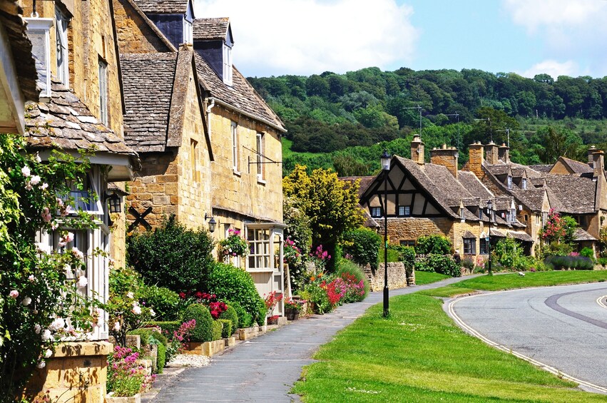 The Cotswolds and Blenheim Palace with Lunch in British Pub