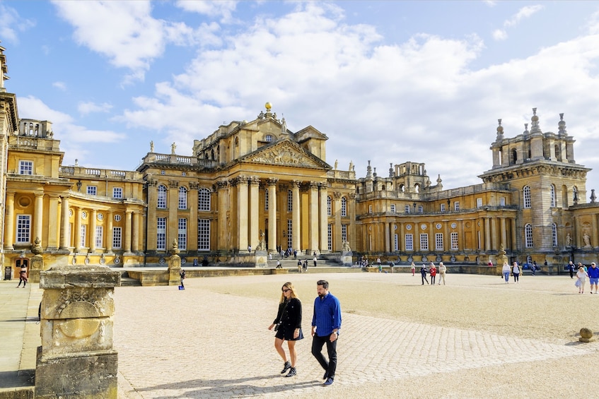 The Cotswolds and Blenheim Palace with Lunch in British Pub