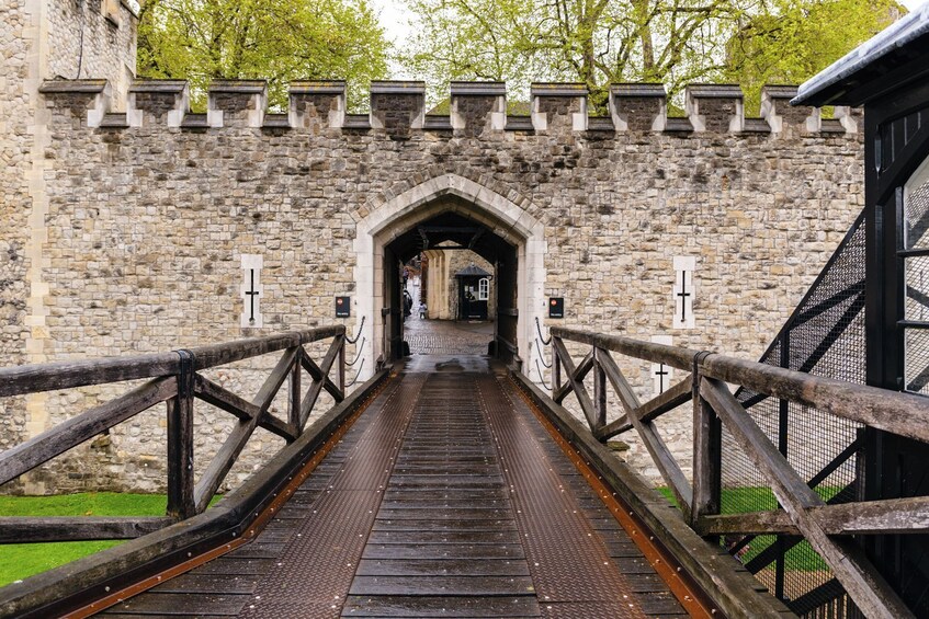 VIP Crown Jewels: Tower of London Tour with Opening Ceremony
