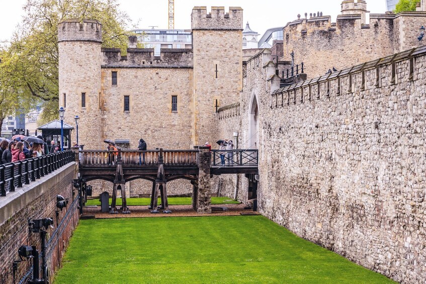 VIP Crown Jewels: Tower of London Tour with Opening Ceremony