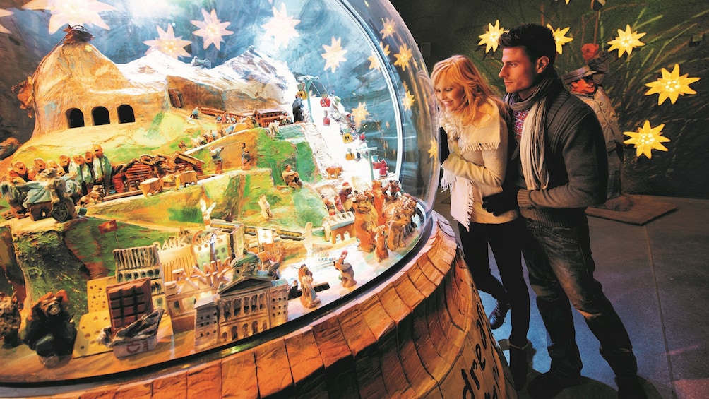 Two people looking at a snowglobe at Jungfraujoch
