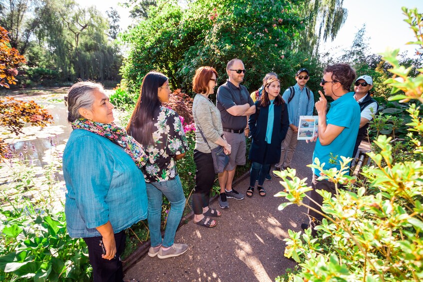 Small-Group with guide in Giverny 