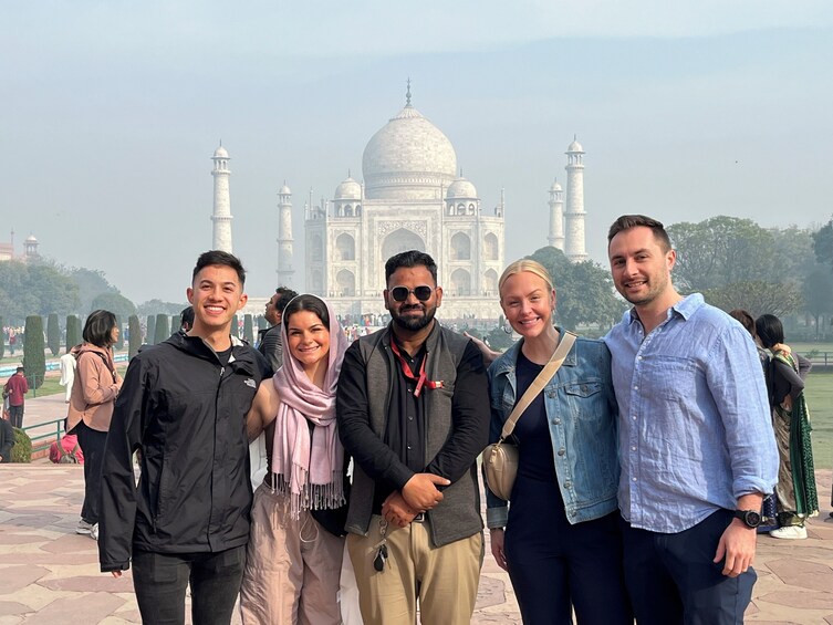  Same Day Round Trip To Taj Mahal, Agra Fort From New Delhi 
