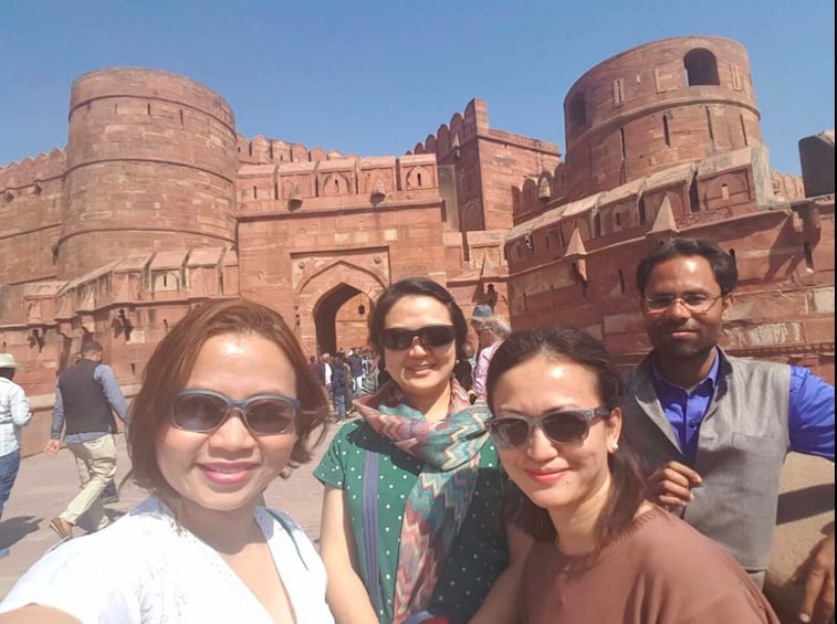  Same Day Round Trip To Taj Mahal, Agra Fort From New Delhi 