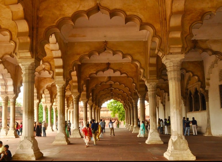 Same Day Round Trip To Taj Mahal, Agra Fort From New Delhi