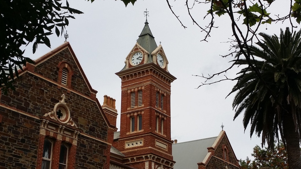 Hills, Squares & Parklands Walking Tour