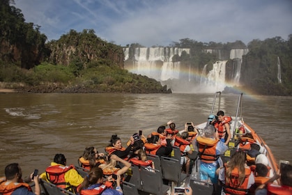 EXCURSIÓN PRIVADA DE UN DÍA A LAS CATARATAS DEL IGUAZÚ CON GRAN AVENTURA DE...