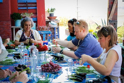 Visita al mercado de agricultores y clase práctica de cocina casera turca