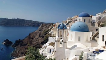 Traditional Santorini Sightseeing Bus Tour with Oia Sunset