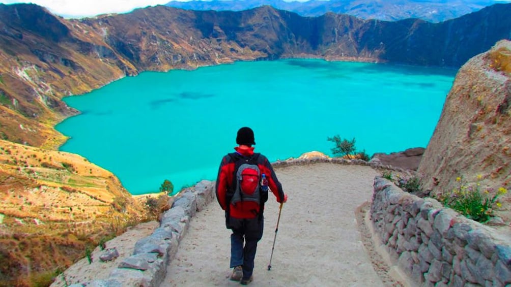 Hiking Day-Trip to Quilotoa Lagoon from Quito