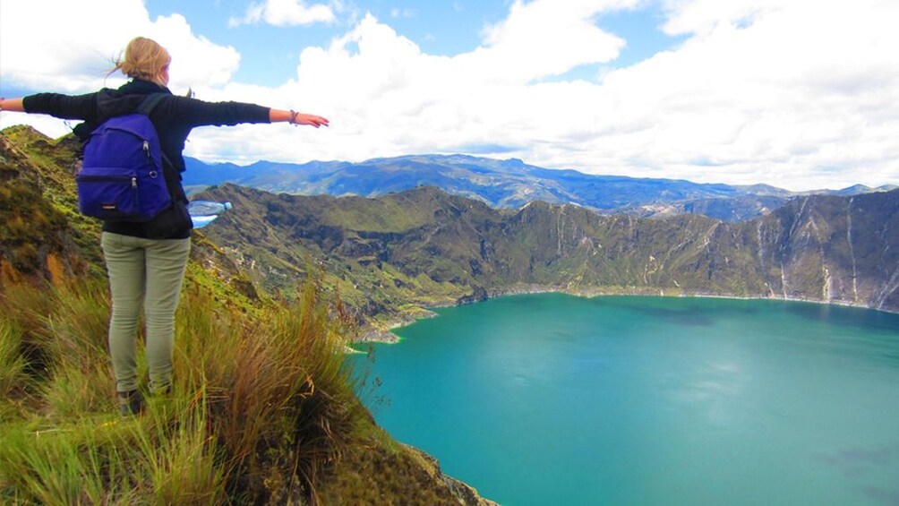 Hiking Day-Trip to Quilotoa Lagoon from Quito