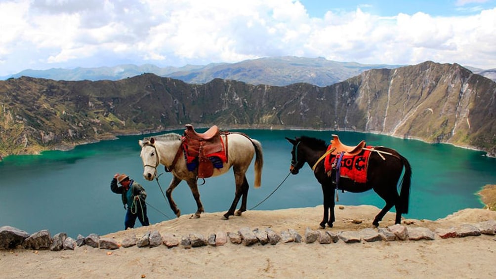 Hiking Day-Trip to Quilotoa Lagoon from Quito