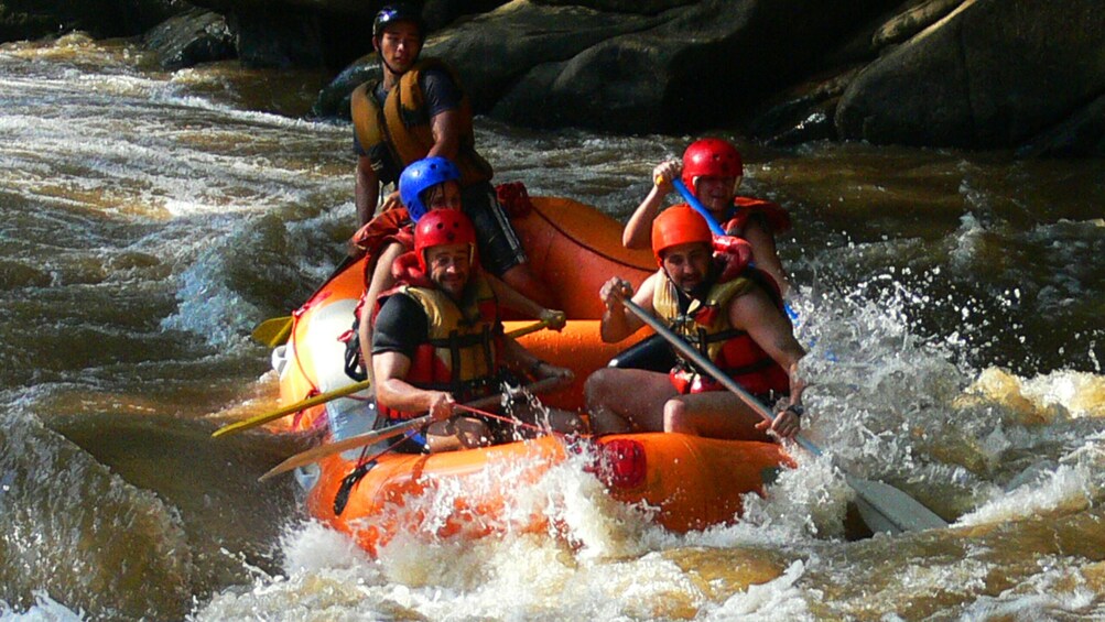 Group on Mae Taeng River whitewater rafting 