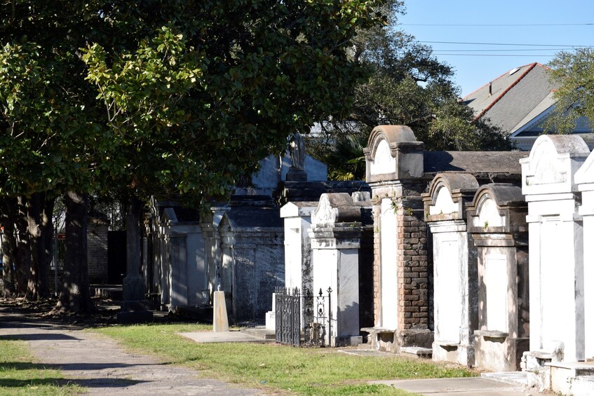 Gracious Garden District Tour