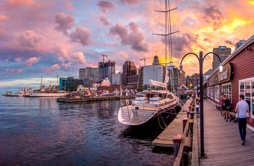 Halifax Night Tour with Peggy's Cove Dinner