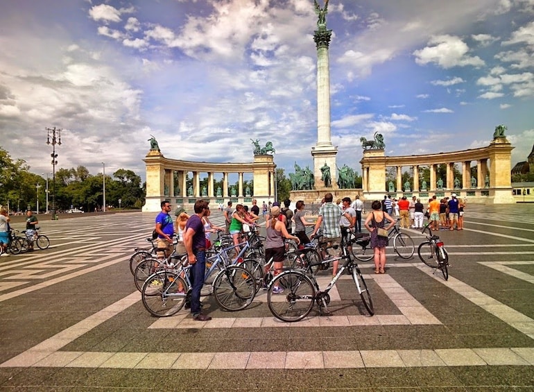 Budapest Bike Tour with a Goulash