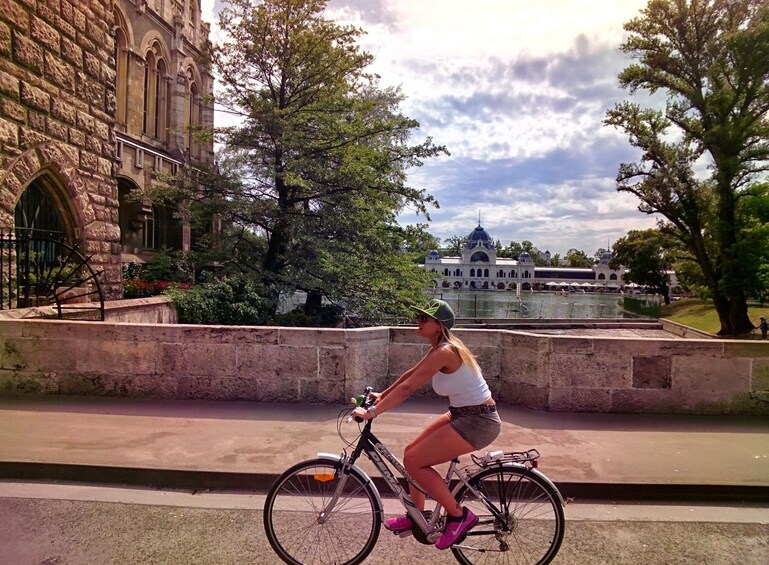 Budapest Bike Tour with a Goulash
