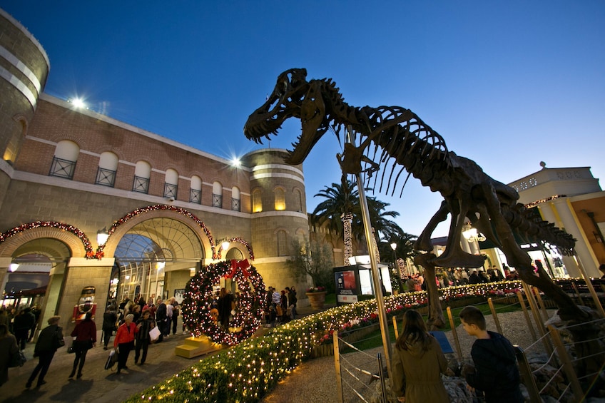 T-Rex model at Castel Romano mall