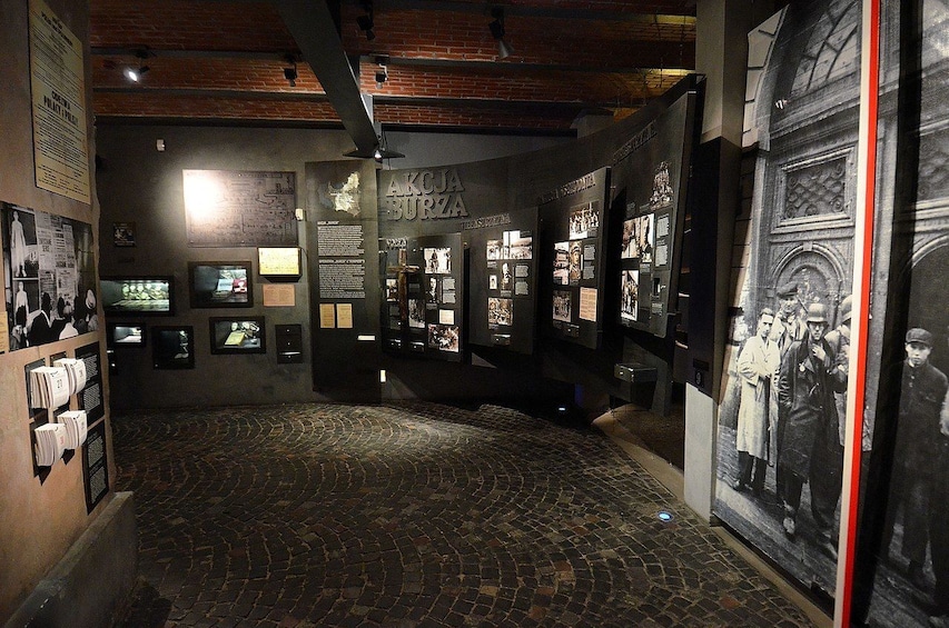 Warsaw Uprising Museum and Lazienki Park - SMALL GROUPS 
