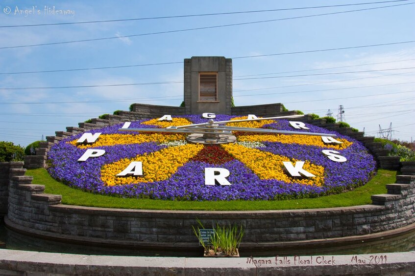 Floral clock that says "Niagara Parks"