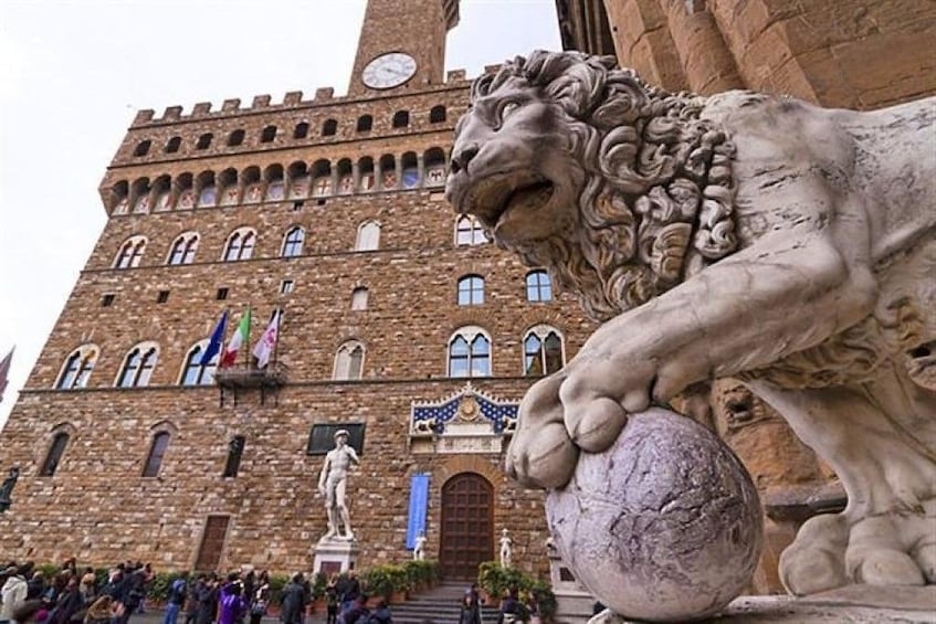 Lion statue in the Piazza della Signoria