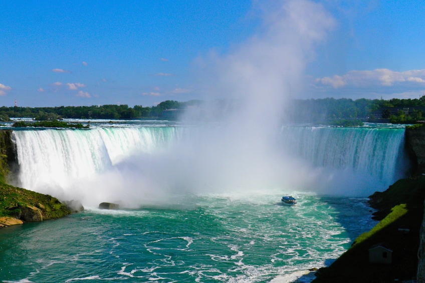 Niagara Falls sprays water on a sunny day