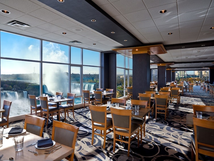Restaurant dining room with view of Niagara Falls