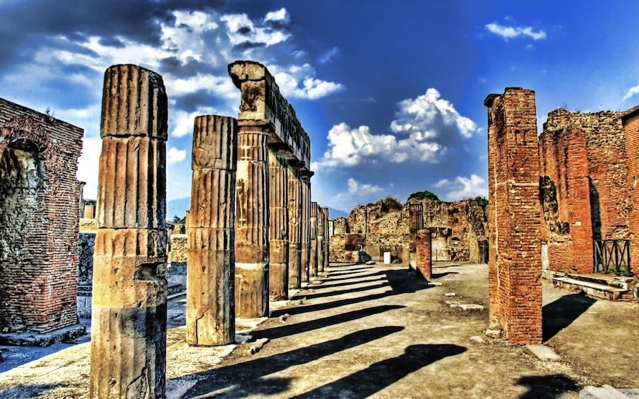 Partial columns among Pompeiian ruins