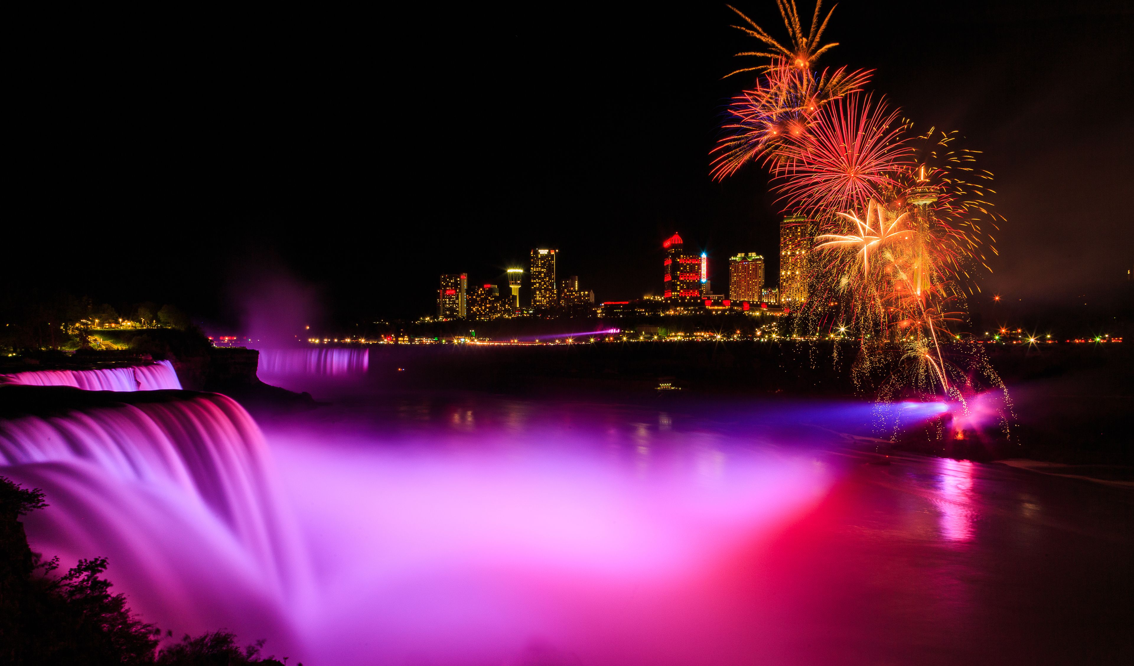 Niagara Falls Day and Night Tour with Boat Ride from Toronto