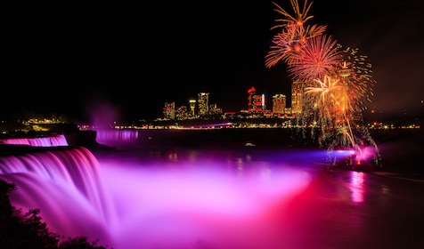 Niagara Falls Day and Night Tour with Boat Ride from Toronto