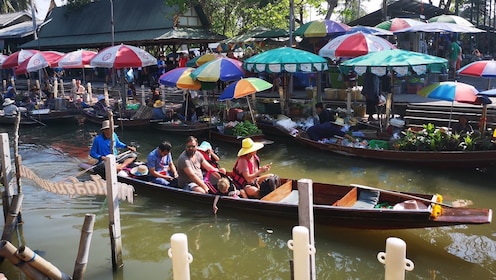 Thaka - Thailand's most authentic Floating Market 