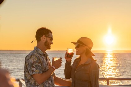 Dinner-Kreuzfahrt bei Sonnenuntergang mit unbegrenzter Open Bar