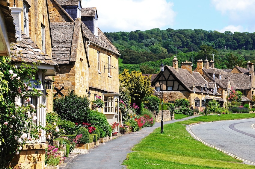 cottages along High Street in the Cotswolds