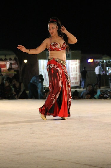 Belly-Dance-at-Dubai-Deset-Safari-Camp.jpg