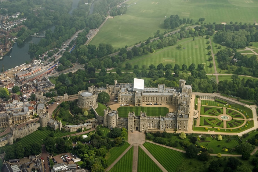Show item 3 of 10. Discover Windsor, Bath and Stonehenge Tour from London
