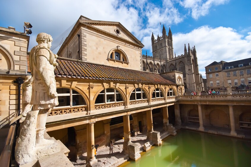 Show item 4 of 10. Discover Windsor, Bath and Stonehenge Tour from London